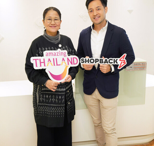 Mr. Arthur Wan, General Manager of ShopBack Hong Kong (right) feels very pleased to work with the TAT-HK to launch the exciting " Must-Visit Places in Thailand" campaign. Ms Phornmon Chansri, Director of the Tourism Authority of Thailand, Hong Kong (left) said this innovative collaboration has the potential to retain and attract customers by offering insights into the behavior of Hong Kong’s customers, thereby enabling a better understanding of what travelers truly desire.