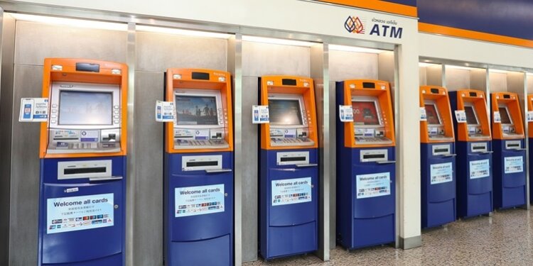 Bangkok Bank reserves 40 billion baht cash at 8,000 branches and at ATMs across the country to support Chinese New Year...