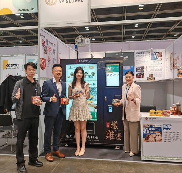 Century-old pharmaceutical company Tong Ren Tang partners with YY Global Health Cares Co., Ltd. to launch a brand new smart retail self-service vending machine, showcasing the latest breakthroughs in the field of medicinal cuisine and Big Healthcare industry.