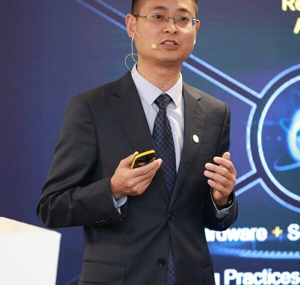 Alvin Feng, Director of Global Marketing and Solution Sales, Digital Finance BU, Huawei