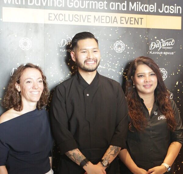 DaVinci Gourmet’s first APMEA ambassador Mikael Jasin with Eloise Dubuisson (left), general manager, food service brands, Kerry APMEA and Nancy Wangsa, country manager, food service brands, Kerry Indonesia.